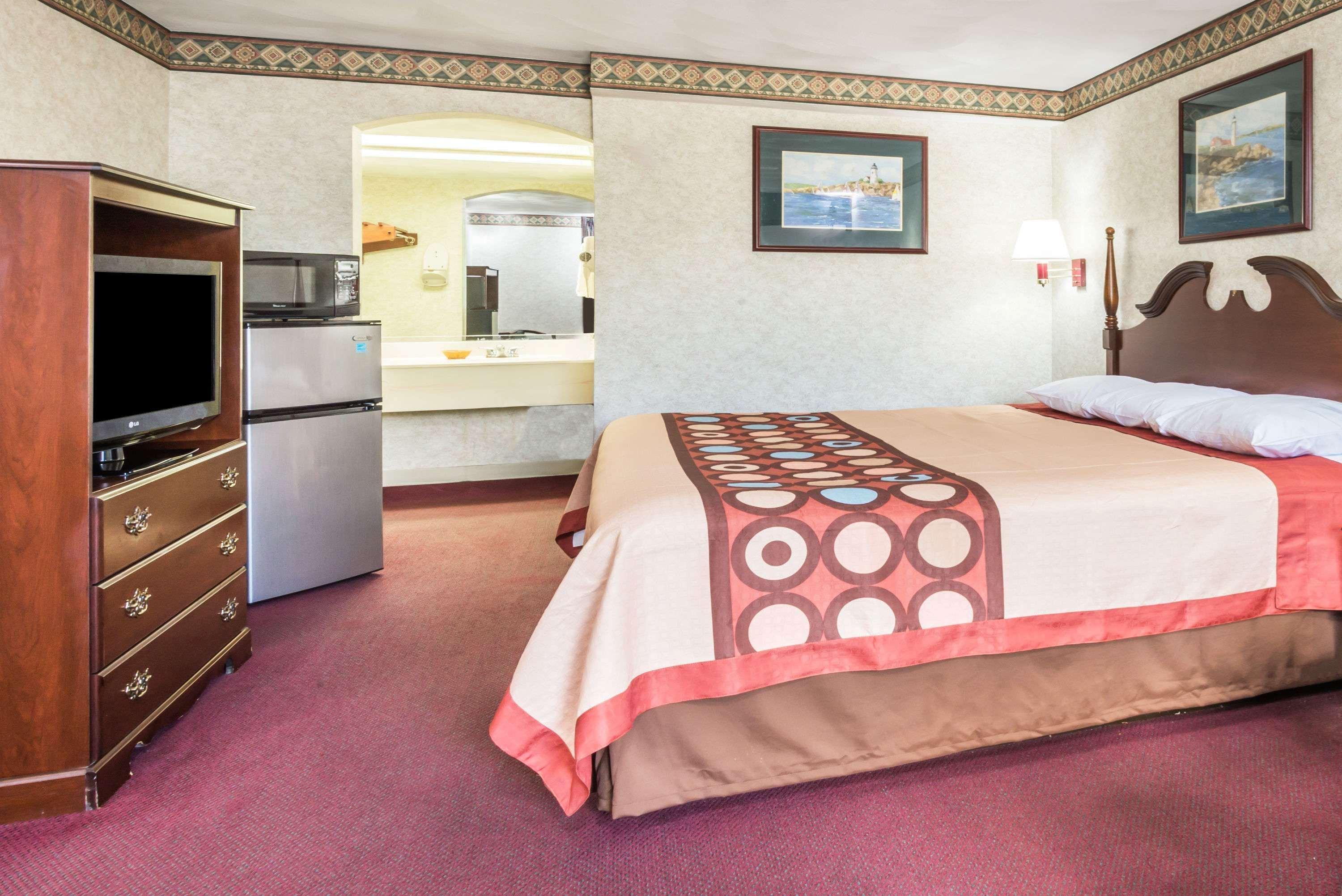 Super 8 By Wyndham West Greenwich/Providence Екстериор снимка